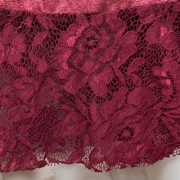 Elegant Burgundy Blouse with Colorful - Picture 7 of 8